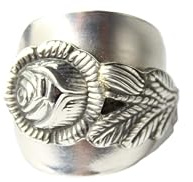 Generisch Besteckschmuck: ein Ring aus Besteck, etwa in Größe 64 (20,5).