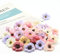 Yibang 50 Stücke Künstliche Blumen, Mischfarbe Gänseblümchen Blütenköpfe 3cm Bunte Kunst Gänseblümchen Blütenköpfe Daisy für Basteln Scrapbooking Hochzeit Party Home Deko - Zufällige Farbe