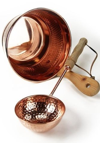 CopperGarden Saunaeimer aus blankem Kupfer mit Schöpfkelle I Schwalleimer mit Wandhalterung aus Holz I Handgeschmiedetes Saunakübel-Set 4 Liter Volumen I Perfekt für Feuchträume geeignet