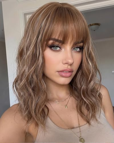 Naturliche Synthetische Perücke Hellbraun mit Highlights, Mittellanges Welliges Haar mit Pony, 40 cm, Hitzebeständig, für Alltag und Party