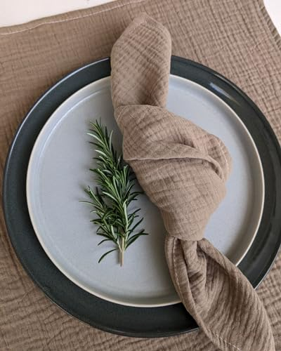 Farnberg Stoffservietten aus Musselin, Boho Stoff Serviette bügelfrei | Hochzeitsservietten | 100% Baumwolle Öko Tex Standard einfarbig, Uni | In Deutschland genäht | 40x40 cm | 8 Stück - Taupe
