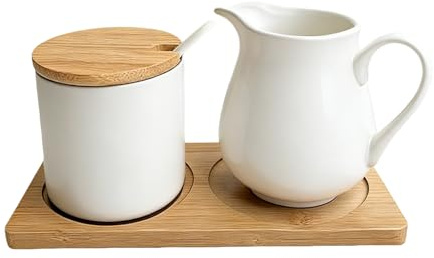 GOMETY Juego de leche y azúcar con tapa y cuchara, jarra de leche de cerámica y azucarero con bandeja de madera, apta para lavavajillas y microondas, para café y capuchino (blanco)