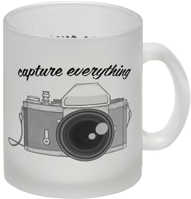 Capture everything Glas Tasse mit Kamera Motiv für Fotografen Kaffeetasse für Fotografen mit Retro Kamera um auf der Arbeit einen leckeren Kaffee aus einer schönen Tasse zu