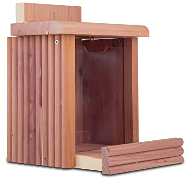 Pennington Cedar Squirrel Snacker Feeder, 2.75 LB Capacity
