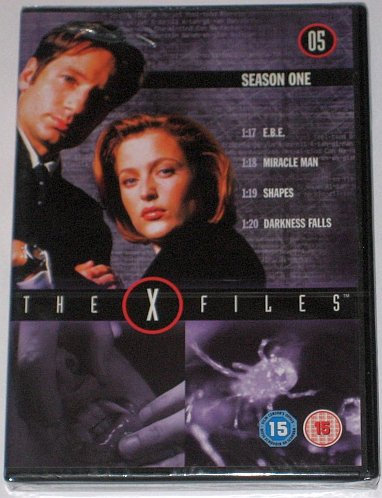 The X Files - Season 1 - Disc 05 - Episodes 17-20 - 1.17 E.B.E / 1.18 Miracle Man / 1.19 Shapes / 1.20 Darkness Falls [DVD]