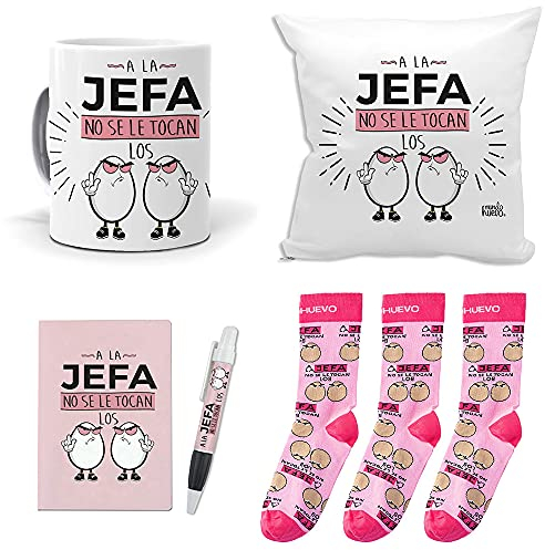 mundohuevo Mega Regalo Personalizado para Jefas. A la jefa no se le tocan los Huevos. Taza, cojin, libreta, boli y Trio de Calcetines