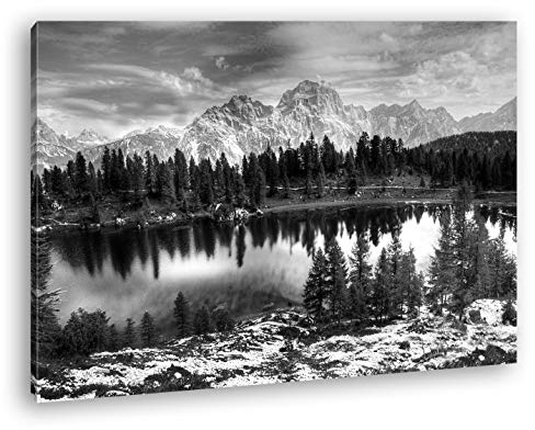 Leinwandbild Zauberhafter See in den Bergen – Stille im Herzen der Natur Format: 120x80 cm Effekt: Schwarz&Weiß XXL Kunstdruck Bild auf Keilrahmen/Wandbild/Wohnzimmer Deko