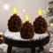 3 Stück Weihnachtsdeko Tannenzapfen LED Kerzen, 3D Tannenzapfen -Imitat Flammenlose Kerzen, Batteriebetrieben LED Tannenzapfen Kerze für Weihnachten Dekoration, Heimdekoration, Tischdeko (Braun B*3)