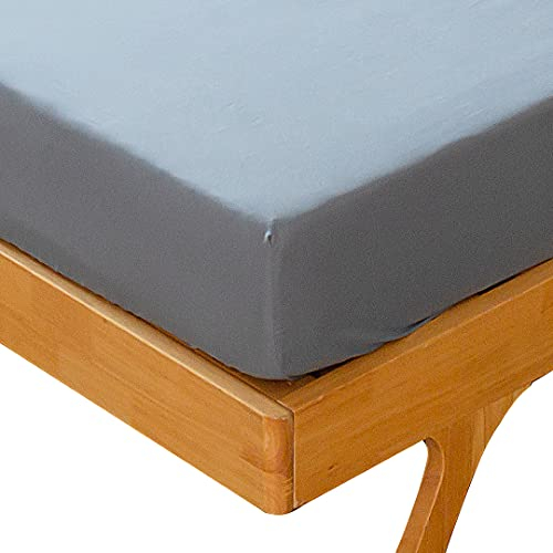 Kono Spannbettlaken, 100% Polyester-Baumwoll-Mischgewebe, 25 cm, extra tief, mit Rundumgummi.