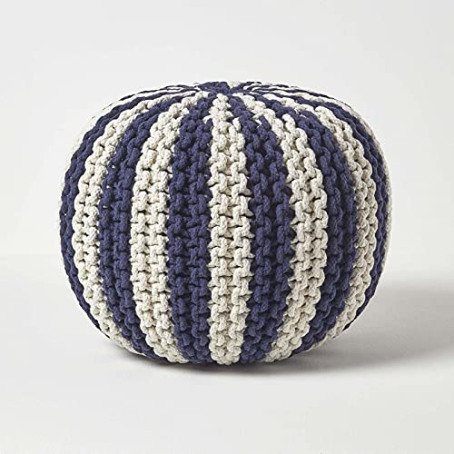 Homescapes Pouf, blau-weiß gestreifter Strickpouf, rundes Bodenkissen 35 x 40 cm, dekorativer Fußhocker mit grob gestricktem Bezug aus 100% Baumwolle, Strickpuff/Strickhocker