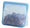 Stasher Bag Premium Silikonbeutel wiederverwendbar für Lebensmittel, Stand Up Mid Bag, Blau, Dauerhaft, Backofen, spülmaschinen & gefriersicher, Umweltfreundlich, Lunch-Tasche, Leckagefrei, 1656ml