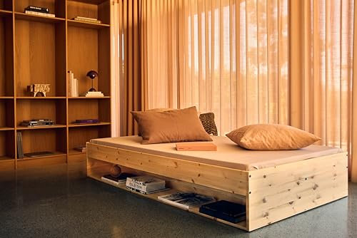 Flexa Grow Kinderbett 120x200 cm aus Massivholz | Montessori Bodenbett & Doppelbett mit Regal | Robustes Holzbett für Kinder & Jugendliche | FSC-zertif Bettgestell | Skandinavisches Design Bett