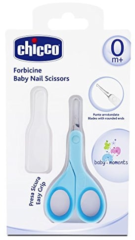 Chicco Nagelschere für Babys und Kinder, Edelstahl-Babyschere mit gebogenen Klingen und abgerundeten Spitzen, Schutzhülle, rutschfester Gummigriff Babyzubehör für Neugeborene ab 0 Monaten Blau 1 Stück (1er Pack)
