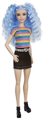 Barbie GRB61 - Fashionistas Puppe (blaue Haare) mit Zubehör, im Outfit mit Regenbogen-Shirt und Schuhen, Spielzeug für Kinder von 3 bis 8 Jahren