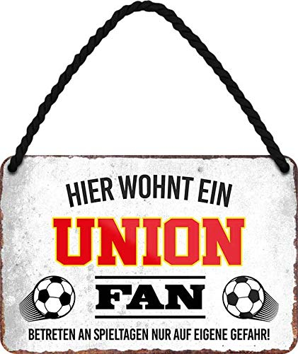 schilderkreis24 – Blechschild Lustiger Spruch Deko Artikel Sport Verein Geschenkidee Männer Club Fußball Fan (HIER WOHNT EIN Union Fan 18x12cm)