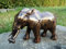 IDYL Bronze-Skulptur Elefant Rüssel auf Stoßzahn