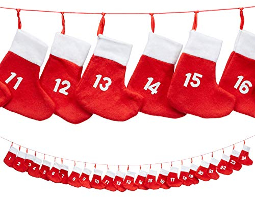 heimtexland ® Adventskalender Girlande Hängend Weihnachtsgirlande Deko Filz Strümpfe 140 cm Typ657