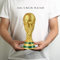 LNGODEHO Réplique du trophée de la Coupe du monde du Qatar 2022 dans une vitrine, sculpture en résine, possédez un grand prix du monde de football (26,9 cm)