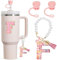 4 Stück Stanley Cup Zubehör Zubehör Set Kompatibel mit Stanley Cup Inklusive 2 Staubdichte Silikonmaterial Strohhalm Abdeckung,1 Rosa Brief Aufkleber,1pc Personalisierte Name Perle Hängen(F)