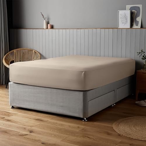 Silentnight Supersoft Natural Fitted Sheet - Cosy & Comfortable Delicate Touch - Luxurious Easy Care Microfibre with Elasticated Corners - Stylish & Modern Mattress Fitted Sheet, Single Bed, Natural