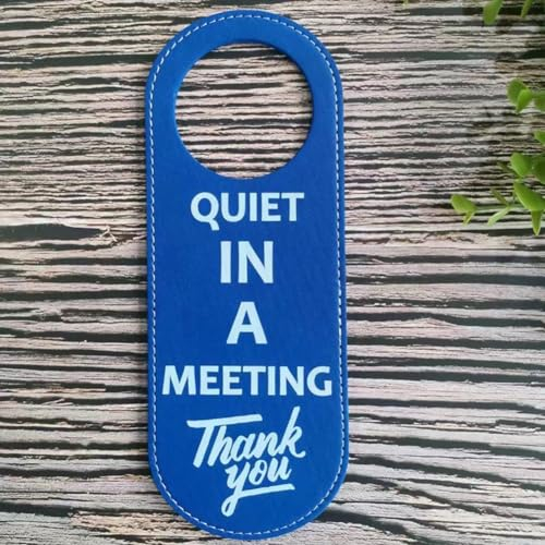 Doppelseitige Schilder aus Kunstleder mit Aufschrift Do Not Disturb, Reinigungsetikett, Türhänger (blau leise in einem Meeting)