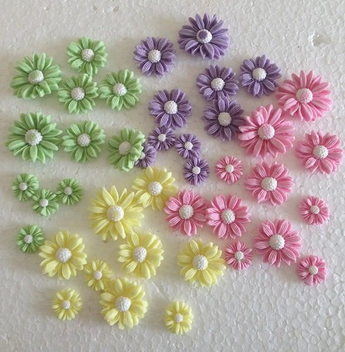 30 Beautiful Edible Sugar Fondant Daisy Flowers Pastel Colours or Choose Colour; Mixed Sizes Handmade Birthday Wedding Etc Cake/Cupcake Toppers/Decorations