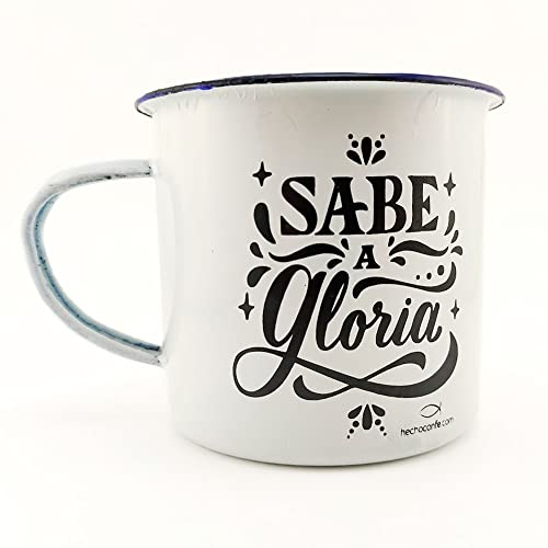 Taza de lata vintage para café o té, original para regalo con estilo retro, esmaltada de color blanco y azul con letras en negro con texto Sabe a Gloria. Taza con asa muy cómoda y versátil