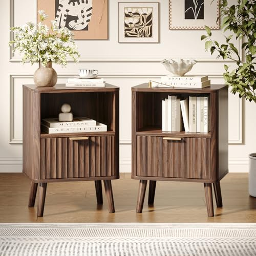 Bonnlo Nachttisch 2er Set mit geriffelten Türen, Nachtschrank mit Schublade und Ablagefach, Nachtkommode für Boxspringbett, Schlafzimmer, Wohnzimmer, Beistelltisch modern, 40x30x56 cm (2, Nussbaum)