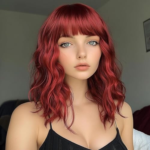 SIMKAYLEE Gewellt Perücke Rot Lang Damen Locken mit Pony Mittellang Burgunderrot Perrücke für Frauen Halblang Weinrote Perücken für Täglichen Gebrauch Karneval Fasching Party Halloween Cosplay (40cm)
