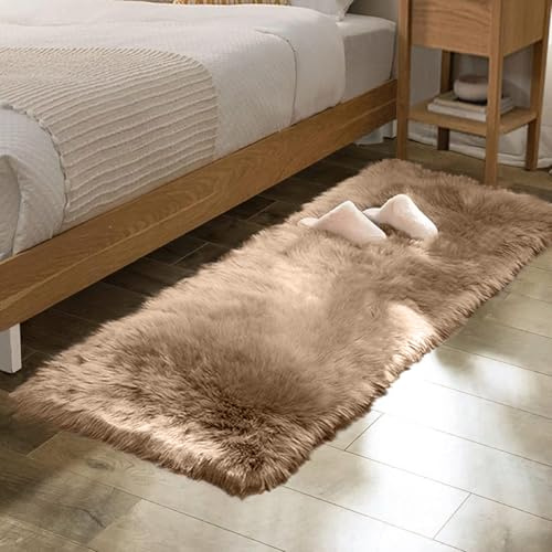 ORINOVA Beigefarbener Kunstfell-Teppich für Schlafzimmer, maschinenwaschbar, Schaffell, 5 x 15 cm, flauschiger Fellteppich für Wohnzimmer, Läufer, Teppiche für Flur, Kinderzimmer, Pelzteppich