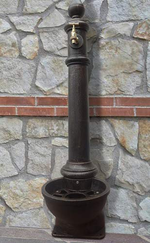 Fontana A Pavimento in GHISA L. 46 x P. 29,5 x H. 125 cm. Peso 42 kg.