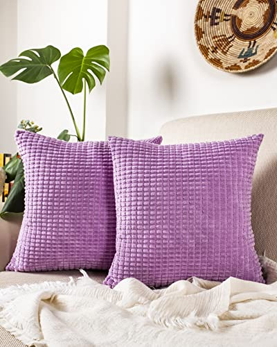 Gräfenstayn 2er-Set Cord-Samt Kissenbezug 45x45 cm - Öko TEX Standard 100 - weiche Deko-Kissenbezüge mit verdecktem Reißverschluss für Sofa und Bett (Flieder - großes Muster)