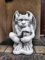 Green Lane Garden Figurine de gargouille assise en pierre coulée, décoration extérieure/intérieure