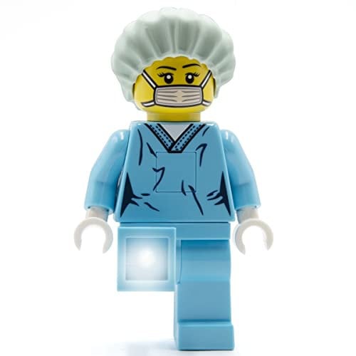 Lego Surgeon Figur mit LED-Taschenlampe – 12,7 cm große bewegliche Minifigur (TO45H) – Auto-Off Timer – Weißes Licht – Batteriebetrieben – Inkl. Batterien – Offizielles Lizenzprodukt