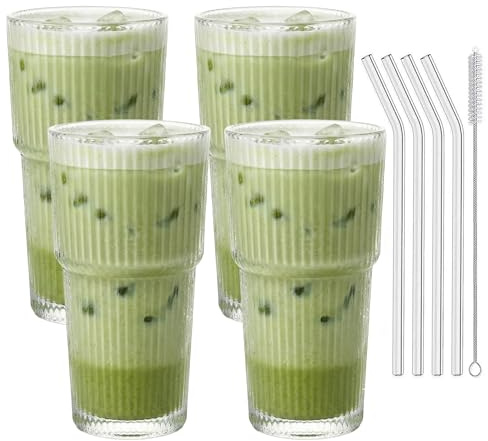mixed24 4er Set Geriffelte Trinkgläser 550ml inkl. Glashalme und Reinigungsbürste - Elegante Latte Macchiato & Iced Matcha Gläser, Spülmaschinengeeignet, Hohe Longdrinkgläser mit Riffelstruktur