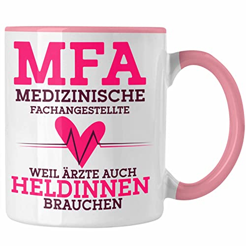 Trendation - Lustige MFA Tasse Geschenk für Medizinische Fachangestellte Geschenkidee Kaffeetasse Weil Ärtze Auch Heldinnen Brauchen (Rosa)