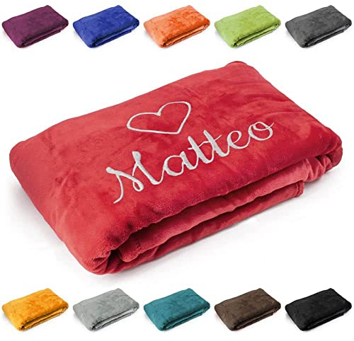 Kuscheldecke 'Herz' mit Name oder Wunschtext bestickt, Geschenk zu Valentinstag, Geburtstag, Hochzeitstag, 200cm x 150cm extra weiche und gemütliche Sofadecke/Wohndecke, hochwertiges Fleece (Feuerrot)