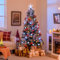 COSTWAY Sapin de Noël Floqué 180 cm, Sapin de Noël Artificiel Lumineux LED, 220 Pointes de Branches, 24 Grappes de Baies Rouges, 24 Pommes de Pin Naturelles, 63 Lumières LED, 8 Modes d'Eclairage