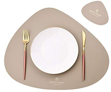 Lot de 4/6 sets de table et dessous de verre triangulaires ovales - En cuir - Lavables - Imperméables à l'huile - Antidérapants - Résistants à la chaleur - Beige