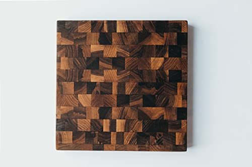 GULILES Planche à découper en bois de noyer naturel européen fait à la main | Huilée | pour la préparation des aliments, la viande, les légumes, le pain, le fromage (grande 35x35x4 cm)