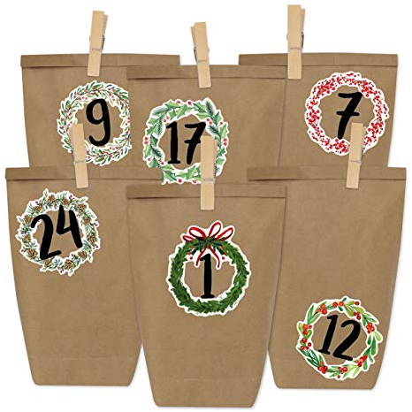 Papierdrachen Adventskalender zum Befüllen - Weihnachtskränze zum Aufkleben - mit 24 braunen Papiertüten und tollen Stickern für Kinder - Weihnachten
