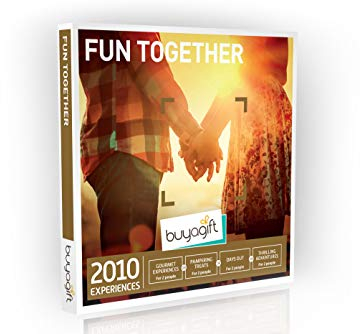 Buyagift Geschenk-Box Fun Together – 930 Geschenk-Erlebnisse für Paare: Verwöhn-Tag, Abendessen für zwei, Spa, Nachmittags-Tee.