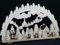 Rudolphs Schatzkiste Schwibbogen mit Waldarbeiter Jäger und Beleuchtung BxHxT 70x45x10cm NEU Lichterbogen Fensterbogen Spitzbogen Erzgebirge Seiffen Weihnachten Licht Holz Dekoration Beleuchtung