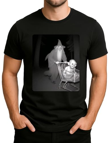 Gandalf schiebt Gollum im Einkaufswagen – Herr der Ringe Kultszene als düstere Parodie im Nachtwald Herren T-Shirt