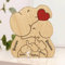 Drawelry Personalisiert Bär Holzpuzzle Dekoration mit 2–8 Familien Umarmen Namen Gravur Statue Ornamente Holz Tier Skulptur Puzzles Home Dekor Geschenke für Familie Freund Paar Papa Mama (A1)