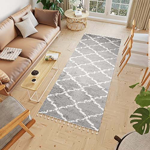TAPISO Boho Teppich Läufer Kurzflor Shaggy Grau Creme Marokko Muster Fransen Schlafzimmer Wohnzimmer Design Modern 80 x 300 cm