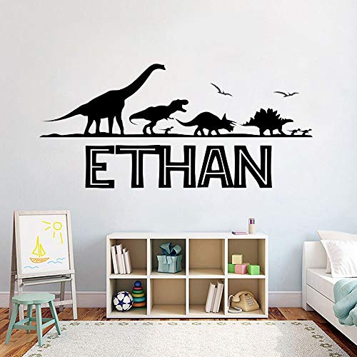 QIANGTOU Nome Personalizzato Decalcomania da Muro Personalizzata Adesivi in ​​Vinile di Dinosauro per la Decorazione della Camera da Letto dei Ragazzi Art Fashion Pos 75x34cm
