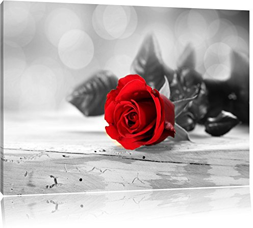 Pixxprint schöne Rose auf altem Holztisch B&W, Größe: 100x70cm, Leinwandbild, fertig gespannt, Wandbild, Dekoration, Kunstdruck, kein Poster