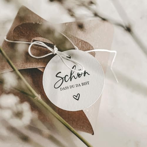 Anhänger Schön dass du da bist im 12er Set | D 4cm Runde Papier Geschenkanhänger mit Lochung Weiß | ideal für Gastgeschenke Willkommensgeschenke zur Hochzeit Taufe Firmung Konfirmation NORDEULE