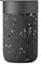 W&P Porter Keramiktasse mit schützender Silikonhülle, Terrazzo-Holzkohle, 473 ml, für unterwegs, wiederverwendbare Tasse für Kaffee oder Tee, tragbar, spülmaschinenfest